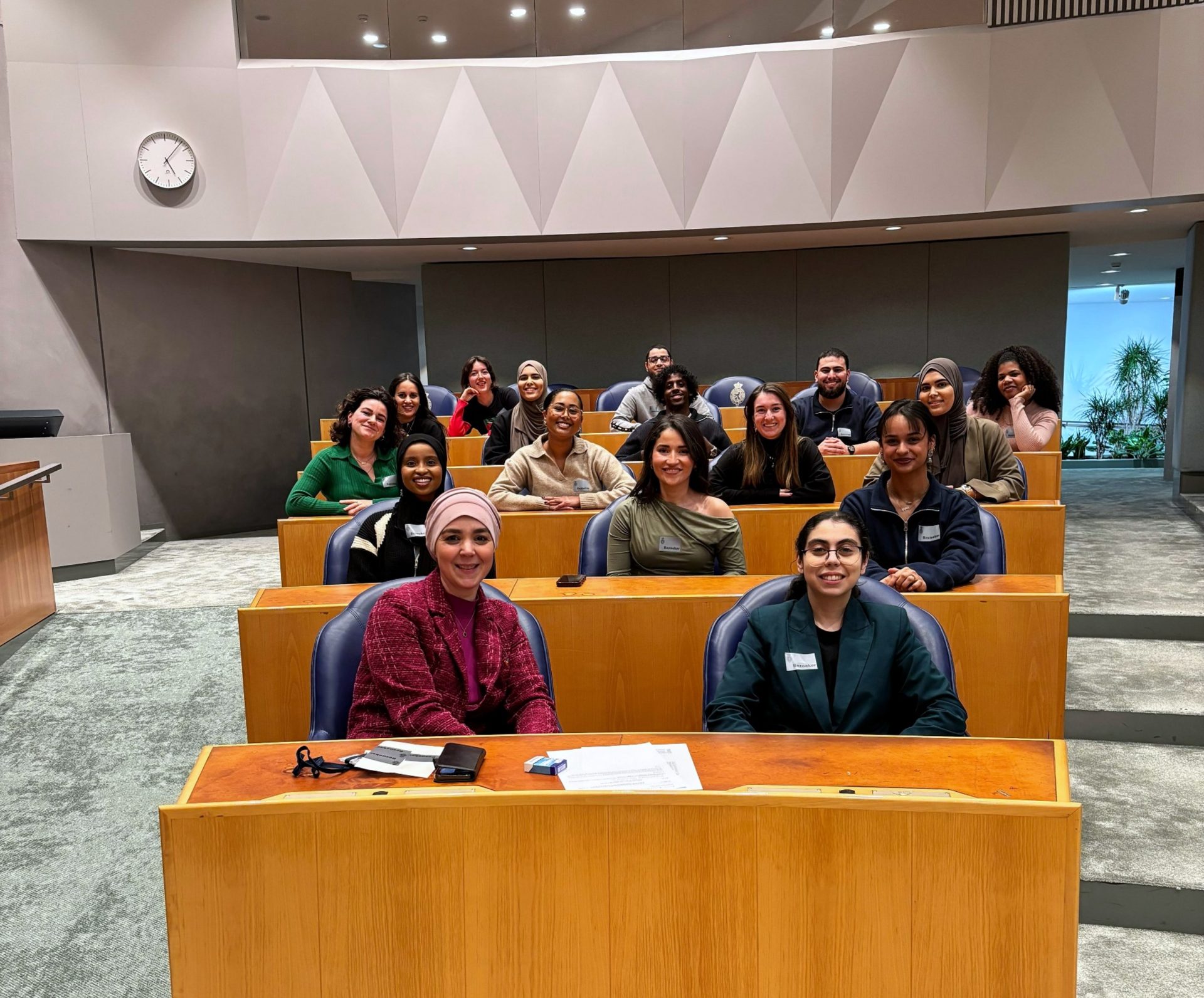 Op bezoek bij Esmah Lahlah in de Tweede Kamer